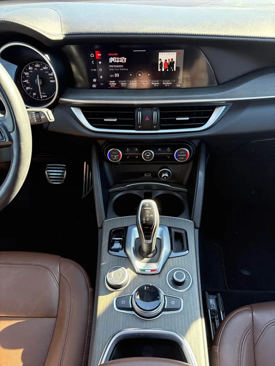 2022 Alfa Romeo Stelvio - Image 9 of 10