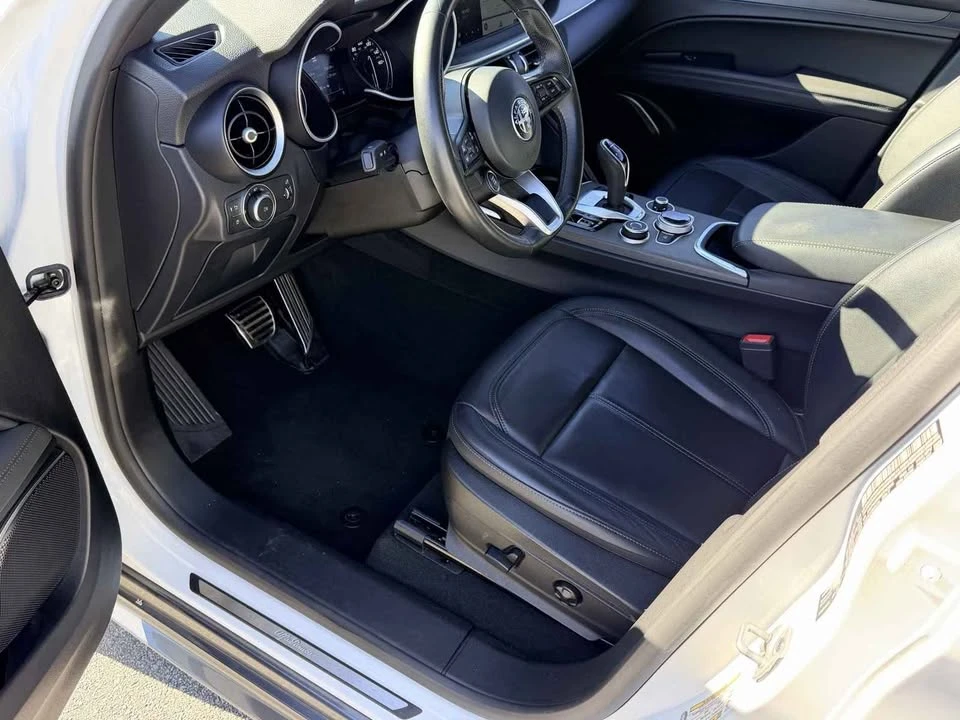 2022 Alfa Romeo Stelvio - Image 10 of 17