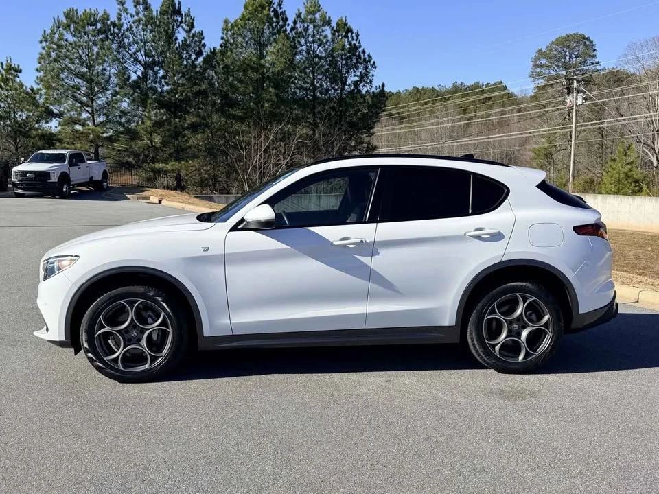 2022 Alfa Romeo Stelvio - Image 4 of 17