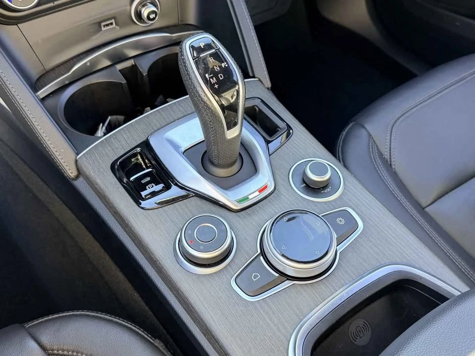 2022 Alfa Romeo Stelvio - Image 15 of 17