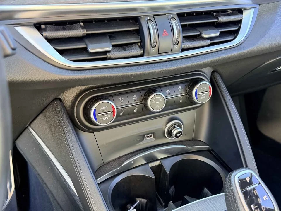 2022 Alfa Romeo Stelvio - Image 14 of 17