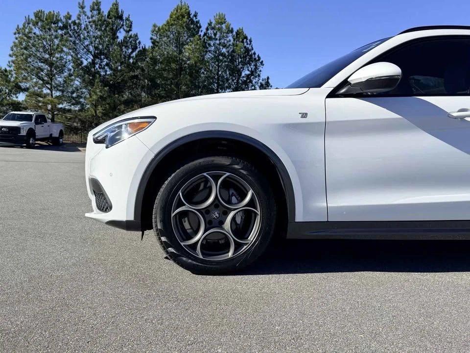 2022 Alfa Romeo Stelvio - Image 2 of 17