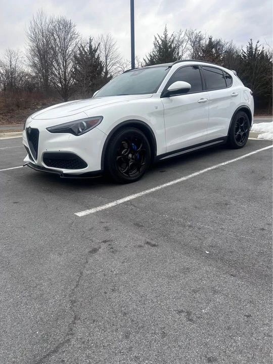 2022 Alfa Romeo Stelvio - Image 2 of 9