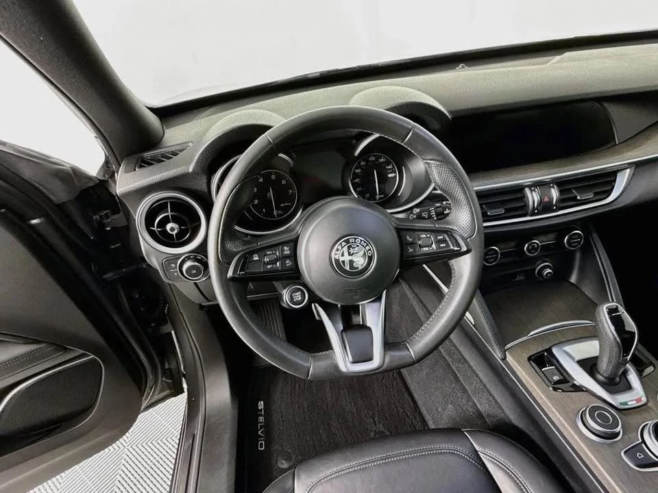 2022 Alfa Romeo Stelvio - Image 10 of 17