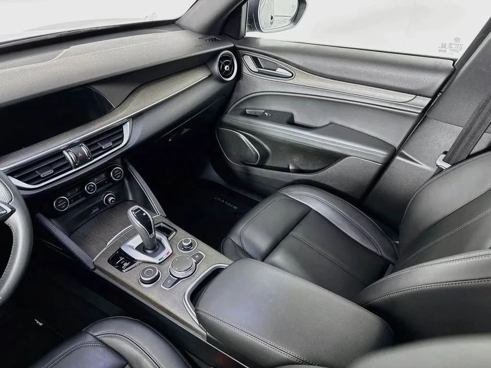 2022 Alfa Romeo Stelvio - Image 13 of 17