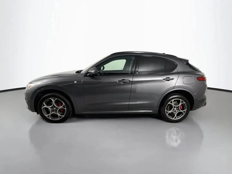 2022 Alfa Romeo Stelvio - Image 2 of 17
