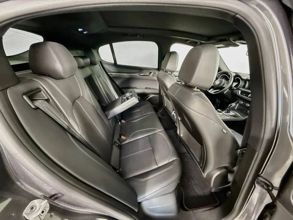 2022 Alfa Romeo Stelvio - Image 16 of 17