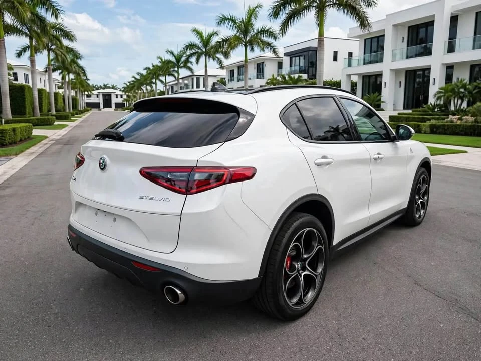 2022 Alfa Romeo Stelvio - Image 7 of 10