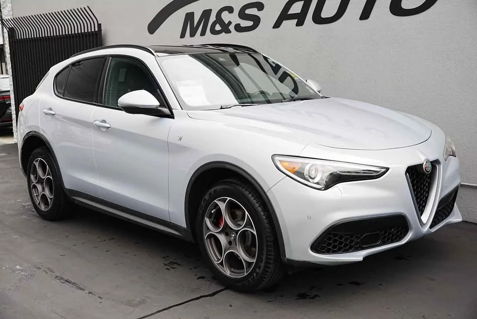 2022 Alfa Romeo Stelvio - Image 2 of 15