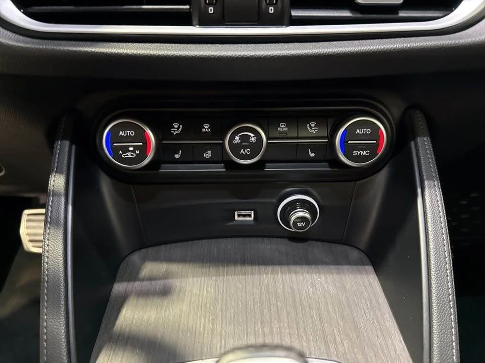 2022 Alfa Romeo Stelvio - Image 12 of 19