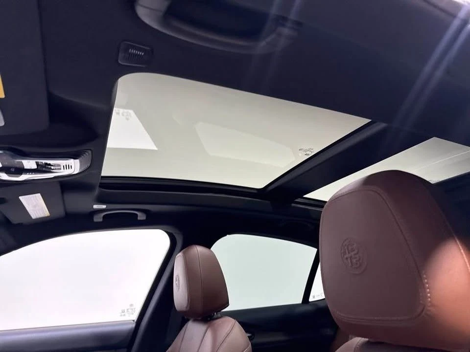 2022 Alfa Romeo Stelvio - Image 14 of 19
