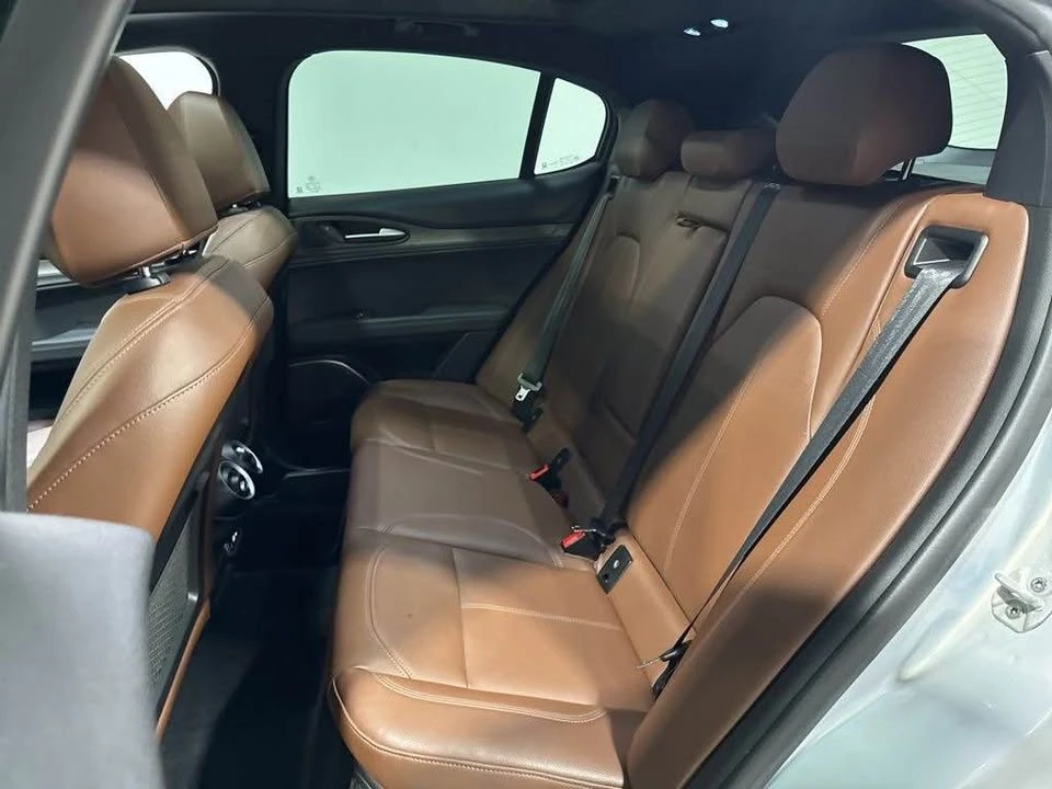 2022 Alfa Romeo Stelvio - Image 15 of 19