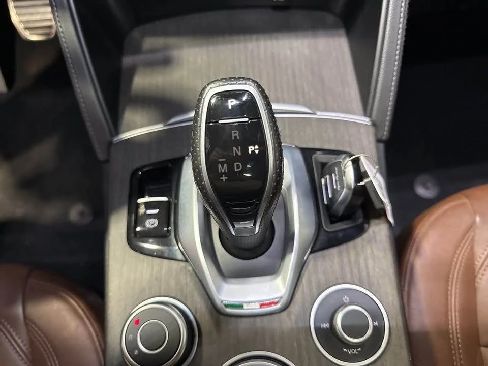2022 Alfa Romeo Stelvio - Image 13 of 19