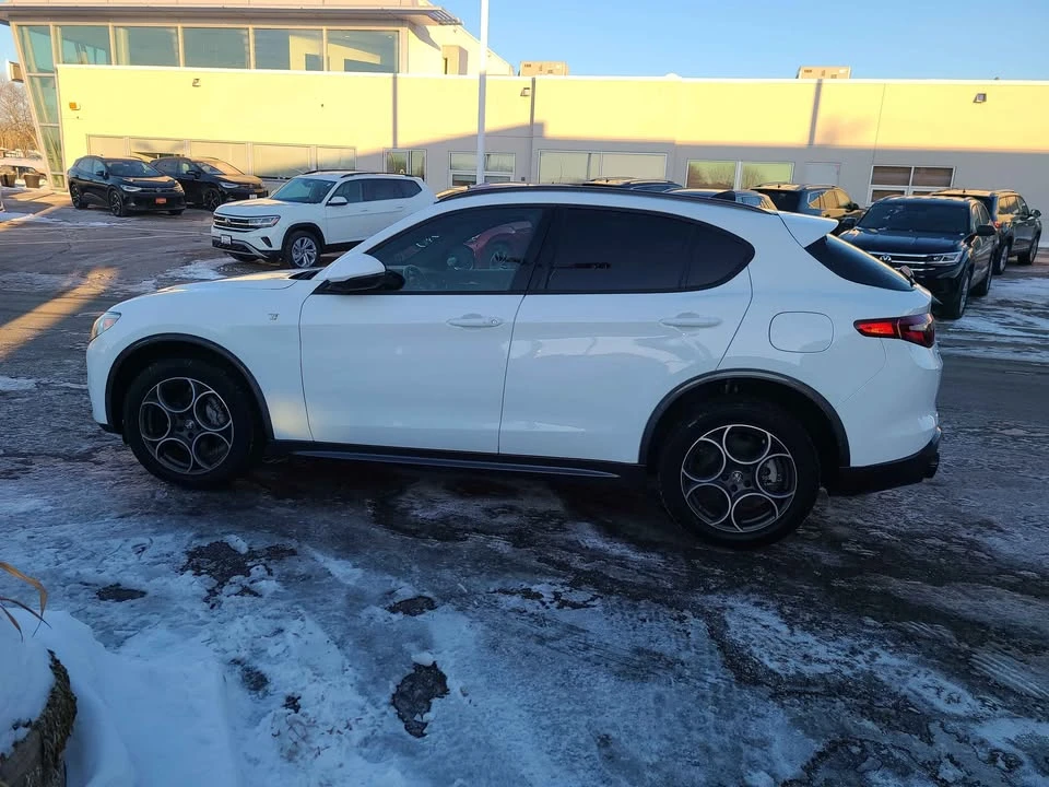 2022 Alfa Romeo Stelvio - Image 2 of 9
