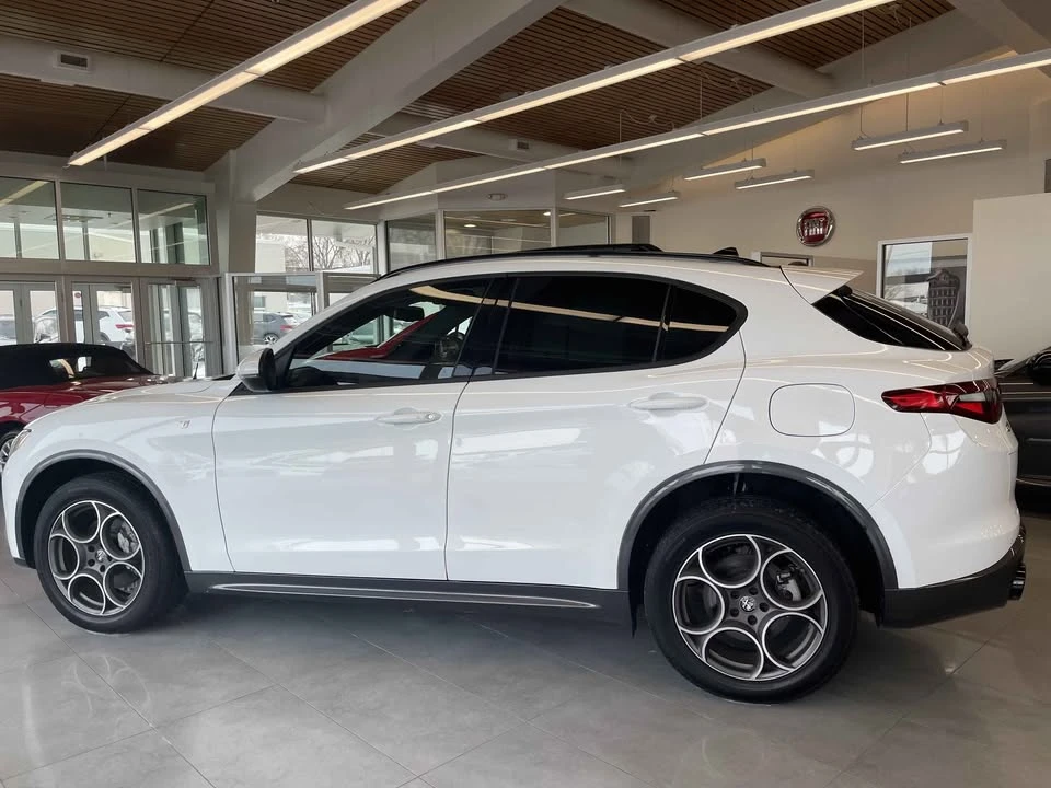 2022 Alfa Romeo Stelvio - Image 5 of 9