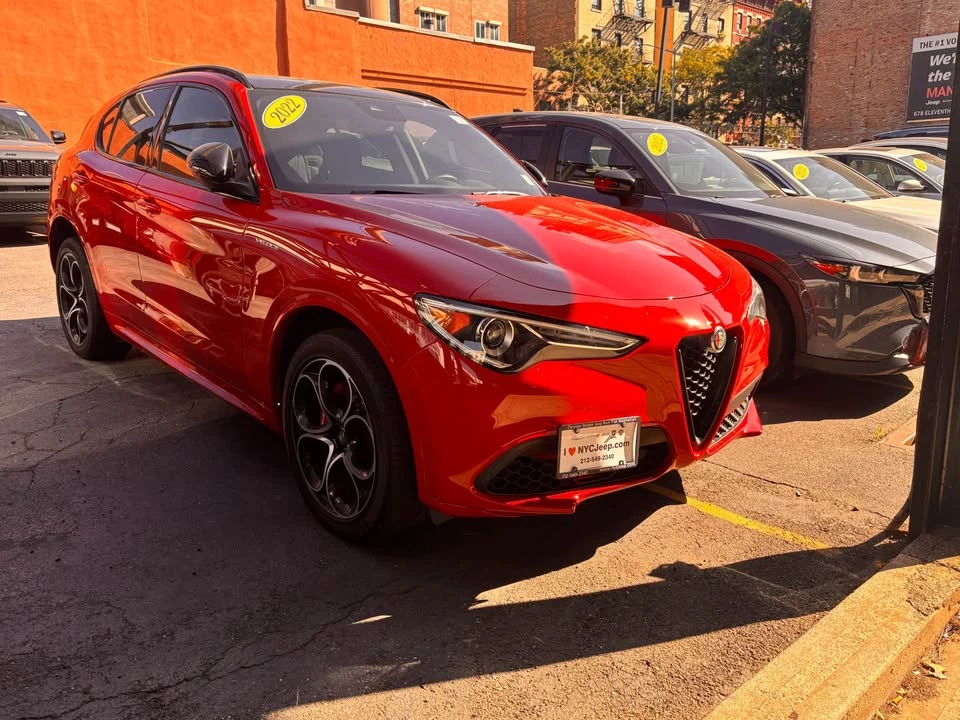 2022 Alfa Romeo Stelvio - Image 2 of 12