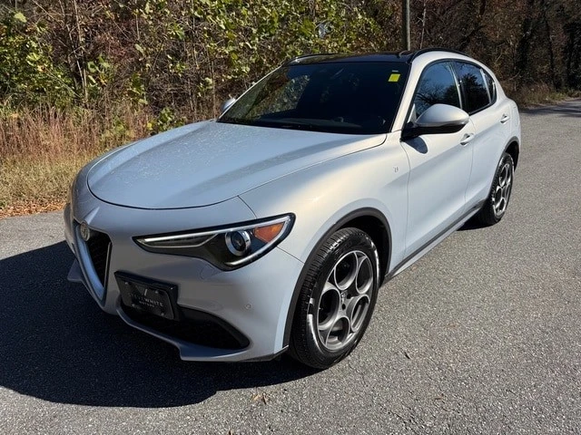 2022 Alfa Romeo Stelvio - Image 2 of 12