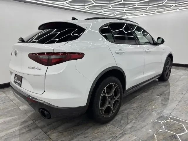 2022 Alfa Romeo Stelvio - Image 11 of 12