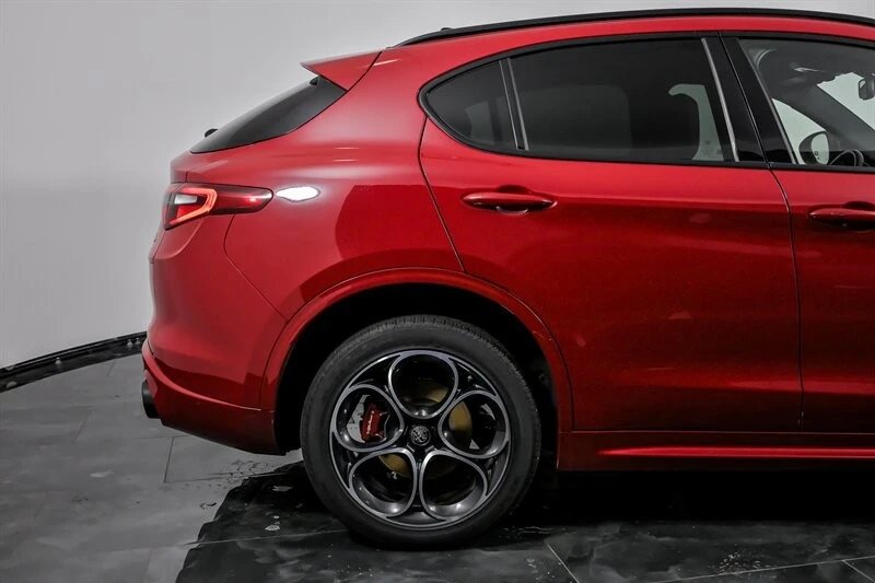 2022 Alfa Romeo Stelvio - Image 11 of 21