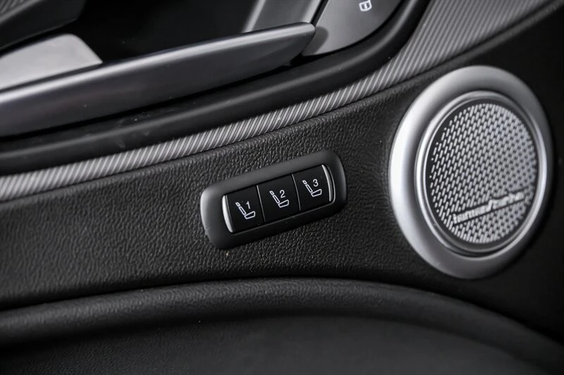 2022 Alfa Romeo Stelvio - Image 16 of 21