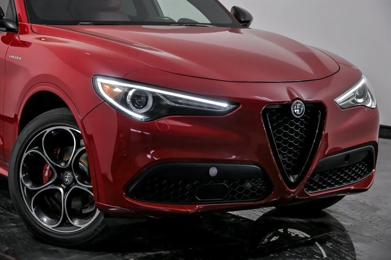 2022 Alfa Romeo Stelvio - Image 2 of 21