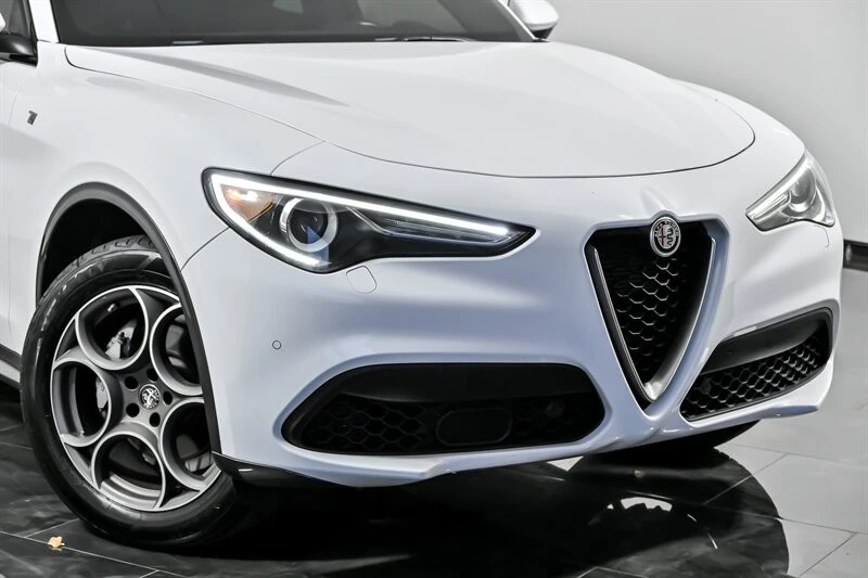 2022 Alfa Romeo Stelvio - Image 2 of 21