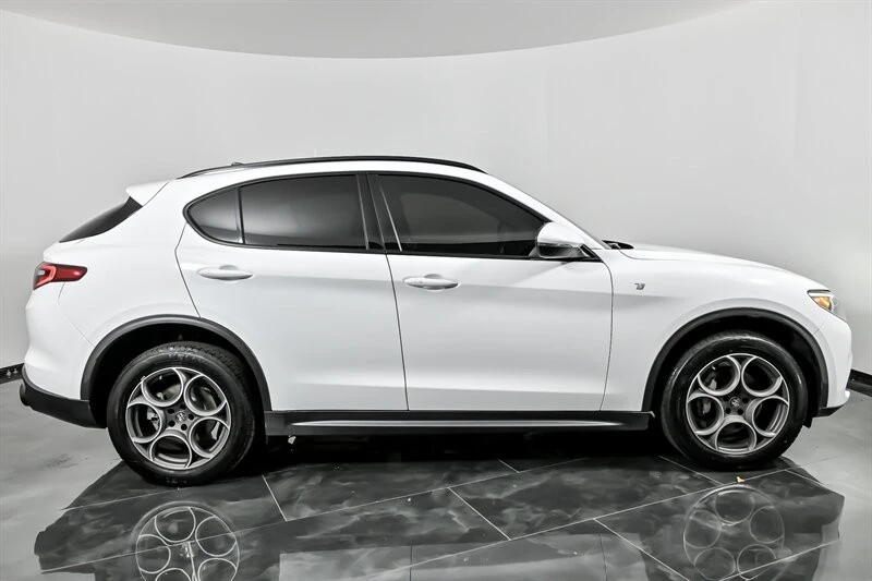 2022 Alfa Romeo Stelvio - Image 13 of 21