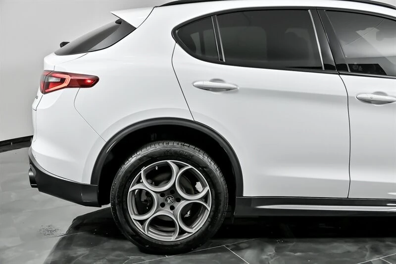 2022 Alfa Romeo Stelvio - Image 12 of 21