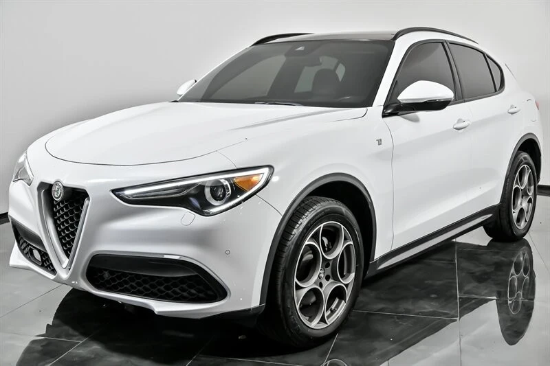 2022 Alfa Romeo Stelvio - Image 5 of 12