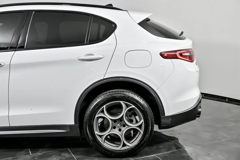 2022 Alfa Romeo Stelvio - Image 8 of 12