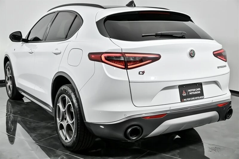 2022 Alfa Romeo Stelvio - Image 9 of 21