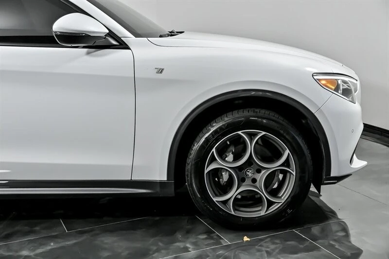 2022 Alfa Romeo Stelvio - Image 14 of 21