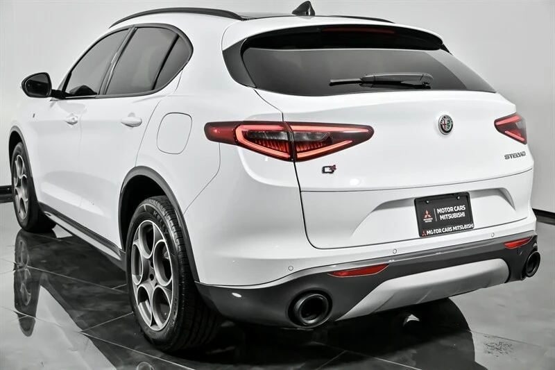 2022 Alfa Romeo Stelvio - Image 9 of 12