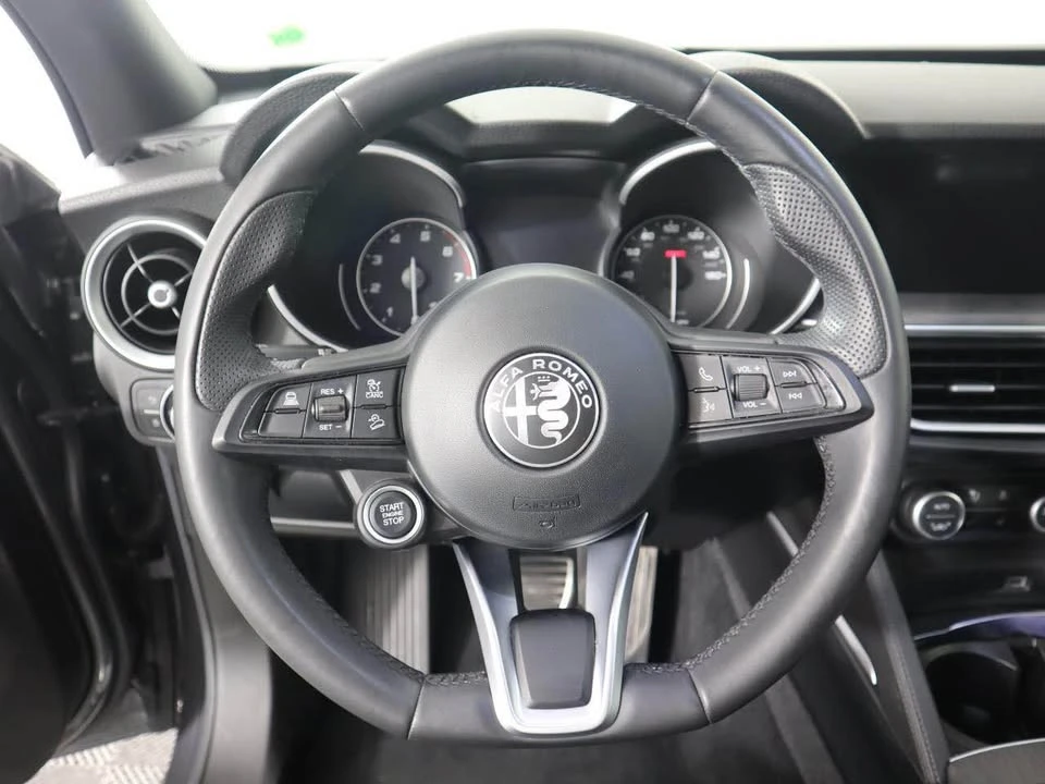 2022 Alfa Romeo Stelvio - Image 14 of 15