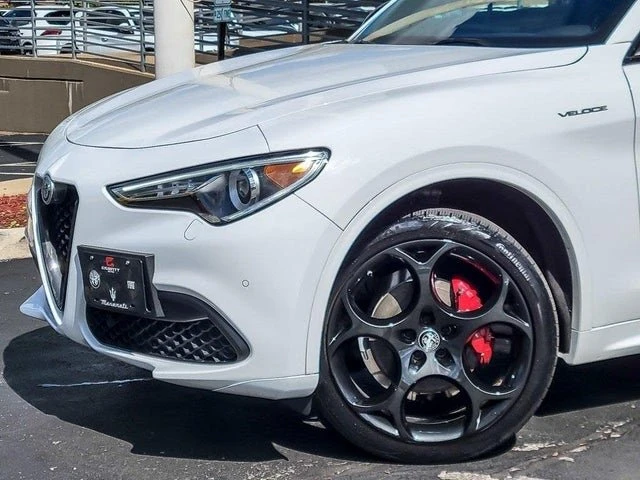 2022 Alfa Romeo Stelvio - Image 2 of 20