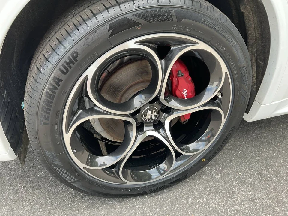 2022 Alfa Romeo Stelvio - Image 4 of 15