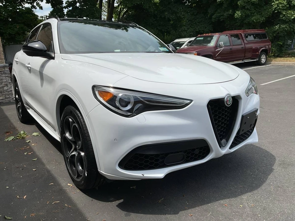 2022 Alfa Romeo Stelvio - Image 2 of 15