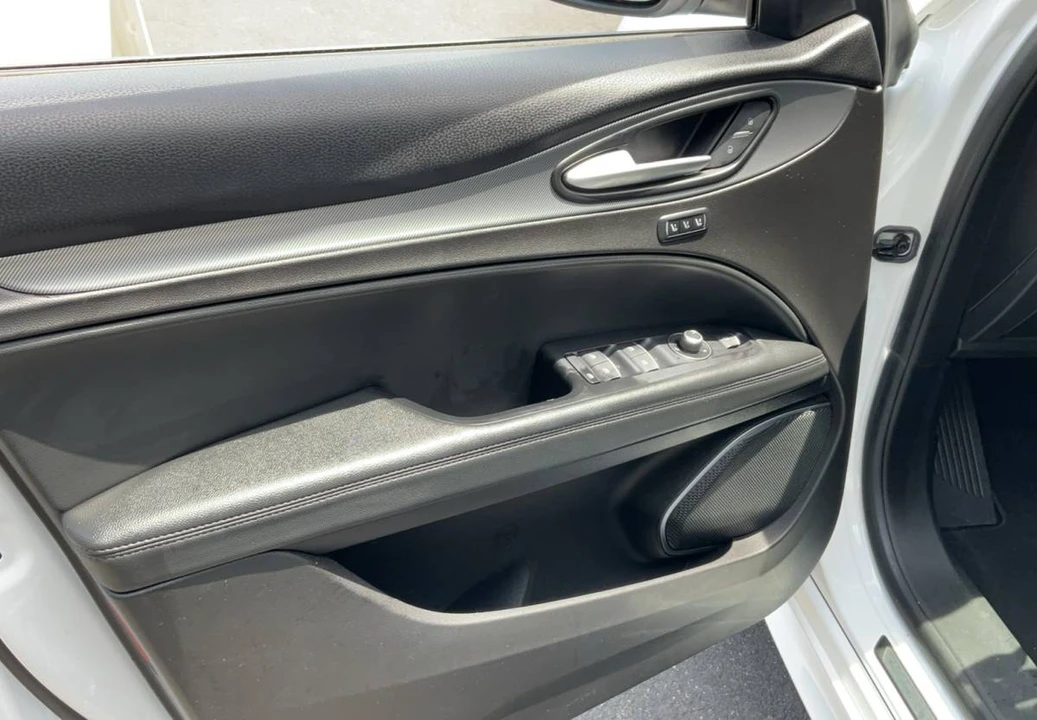 2022 Alfa Romeo Stelvio - Image 8 of 15