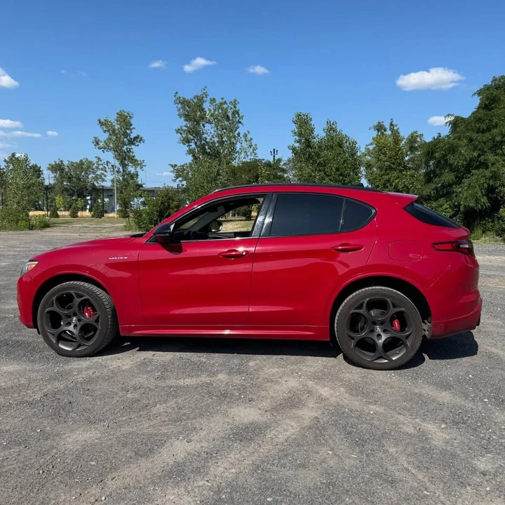 2022 Alfa Romeo Stelvio - Image 2 of 10
