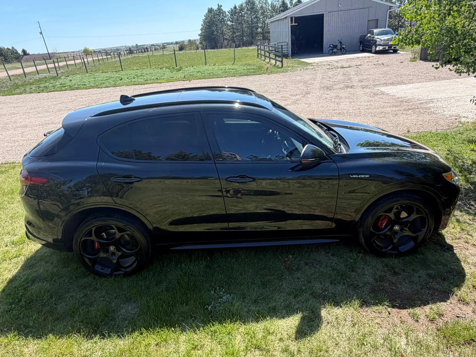 2022 Alfa Romeo Stelvio - Image 11 of 31