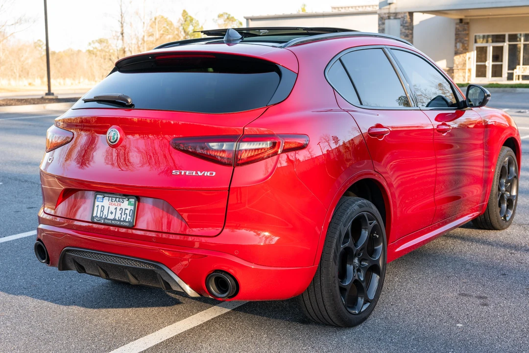 2022 Alfa Romeo Stelvio - Image 10 of 31
