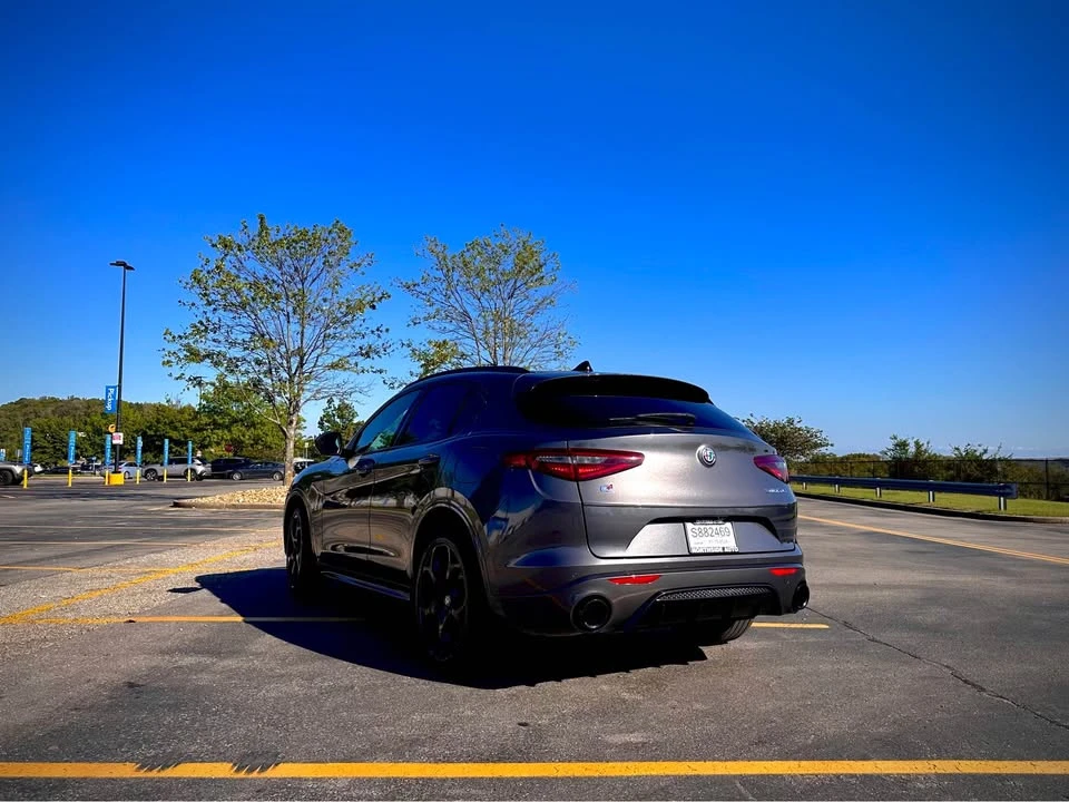 2022 Alfa Romeo Stelvio - Image 2 of 11