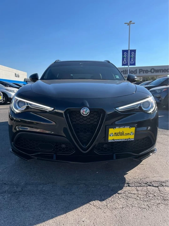 2022 Alfa Romeo Stelvio - Image 2 of 12