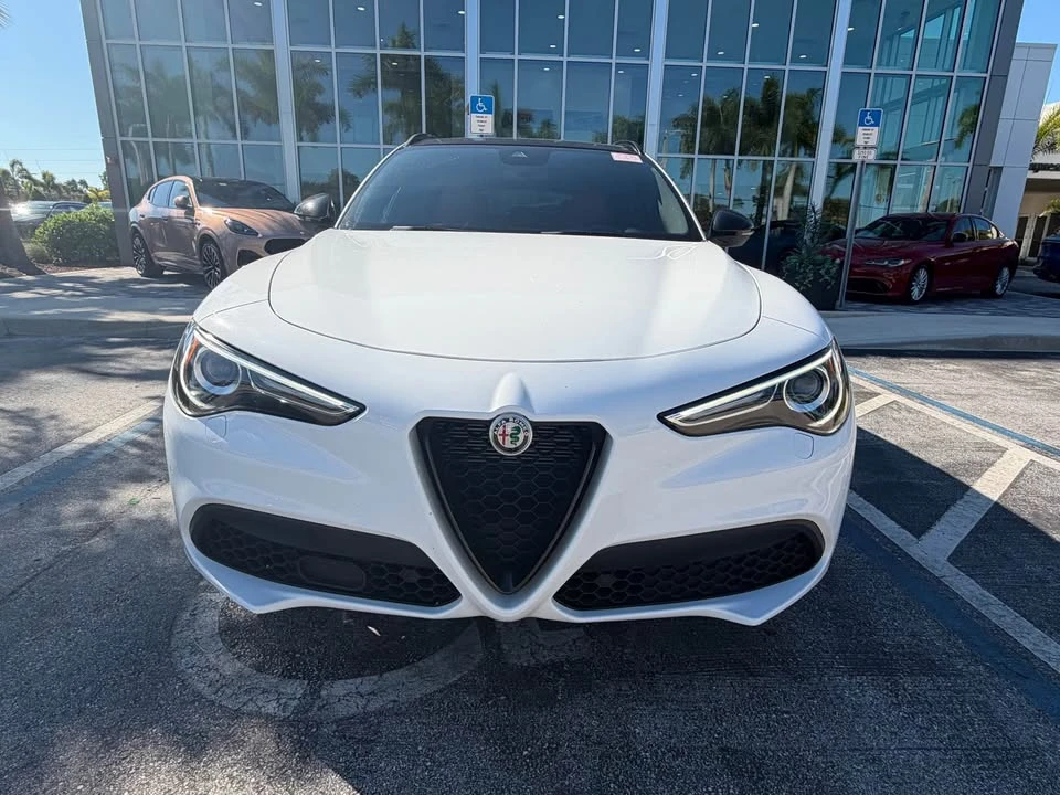 2022 Alfa Romeo Stelvio - Image 4 of 10