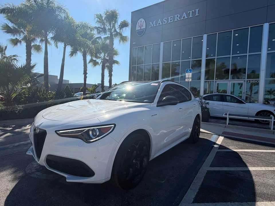 2022 Alfa Romeo Stelvio - Image 2 of 10