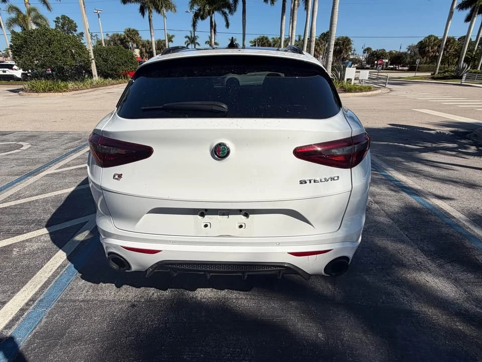 2022 Alfa Romeo Stelvio - Image 5 of 10