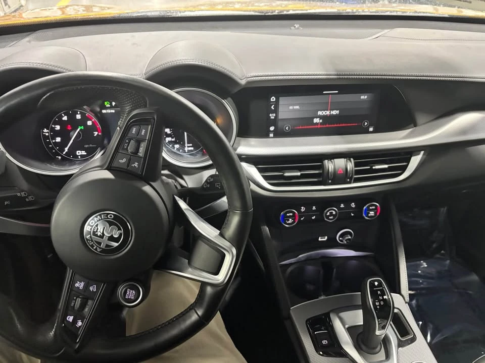 2022 Alfa Romeo - Image 11 of 11