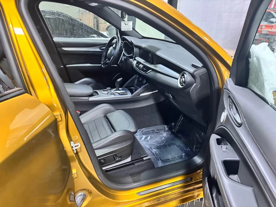 2022 Alfa Romeo - Image 5 of 11