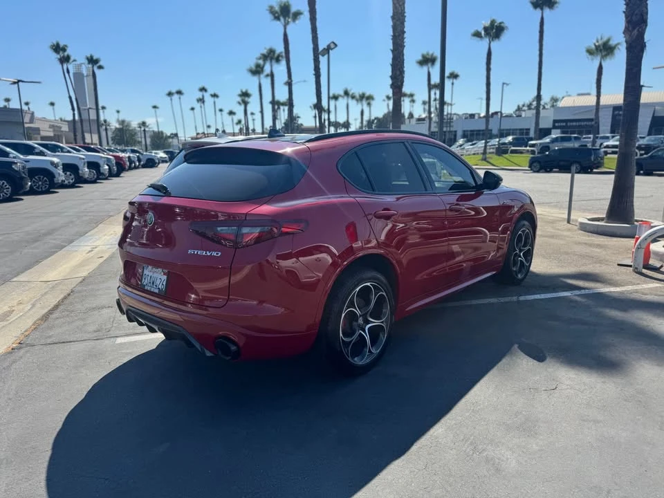 2022 Alfa Romeo Stelvio - Image 2 of 8
