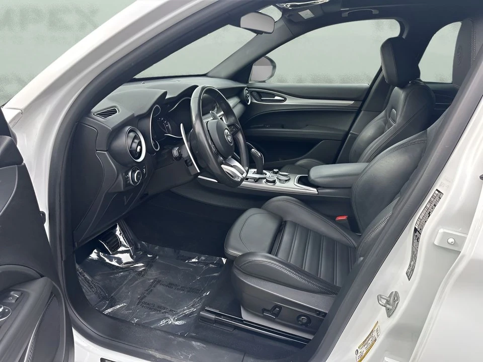2022 Alfa Romeo Stelvio - Image 10 of 12